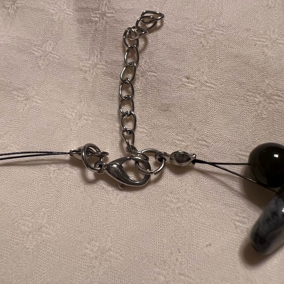 Woman’s black and gray stone necklace on wire chain. Approximately 16.5 inches - Picture 3 of 3